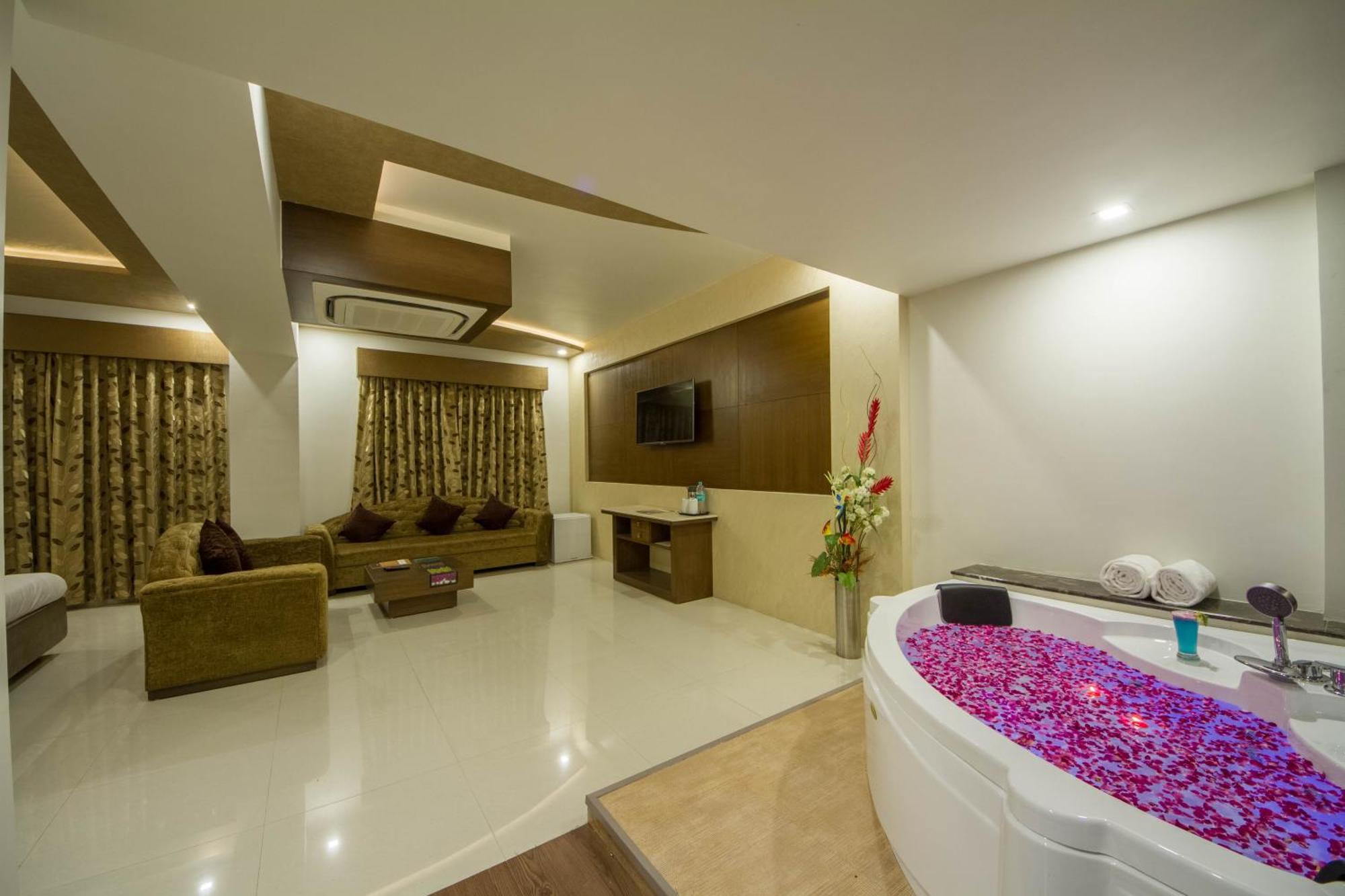 Tgv Hotel Ahmedabad Exterior photo